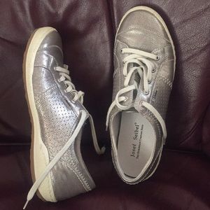 Josef Seibel Caspian silver sneakers